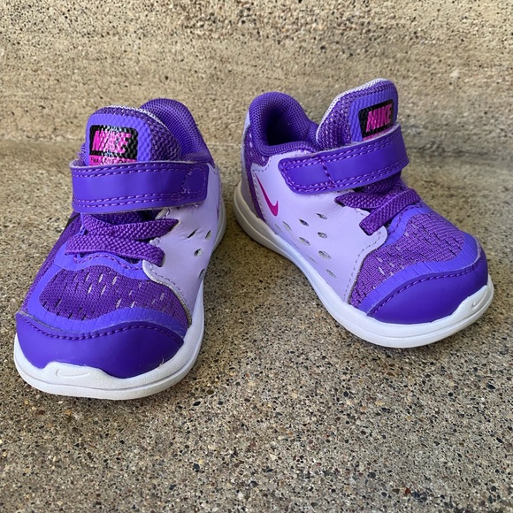 Adorable toddler shoes/purple Nikes - Picture 3 of 3
